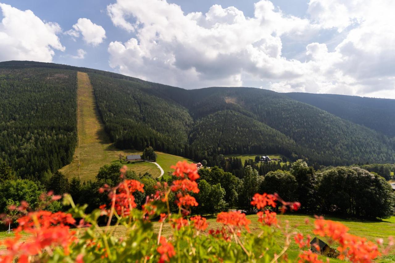 Gasthof Slunecnice & Panorama Restaurace Farma 3*
