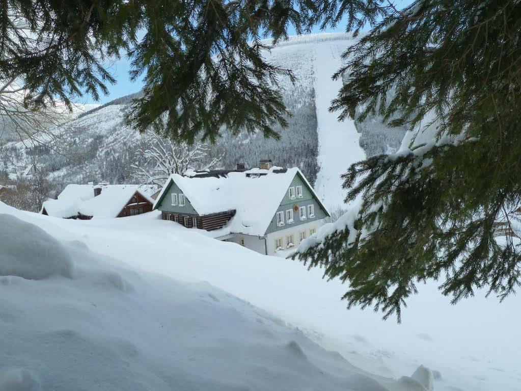 Gasthof Slunecnice & Panorama Restaurace Farma